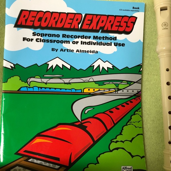 YAMAHA Soprano B Recorder, with instruction book and cover. NWOT - Picture 4 of 10